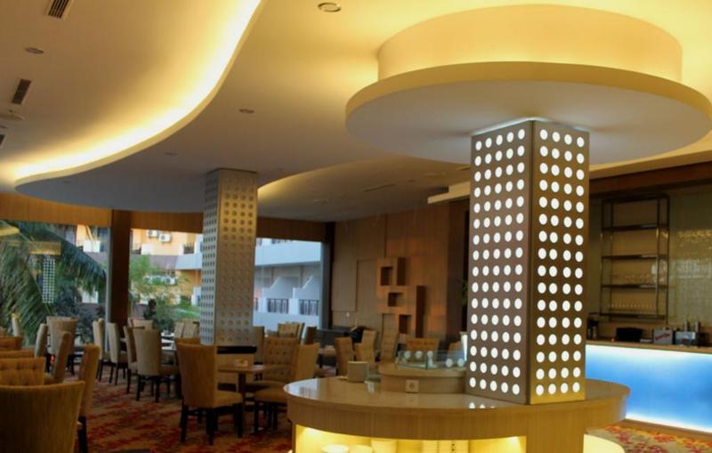 Kristal Hotel Kupang Купанг Экстерьер фото